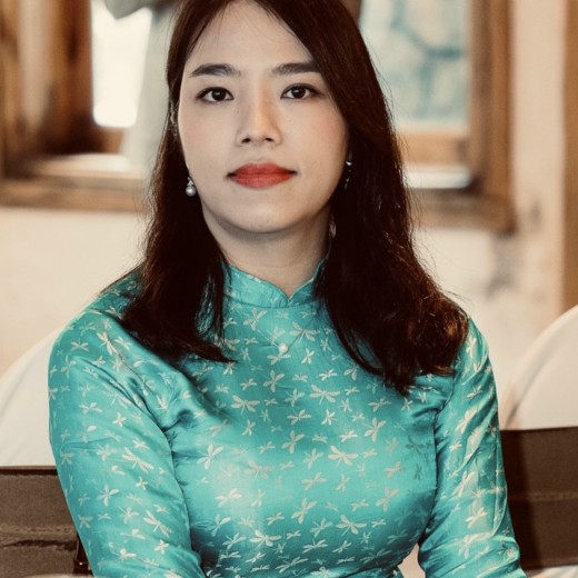Bà Lê Thị Hoàng Oanh
